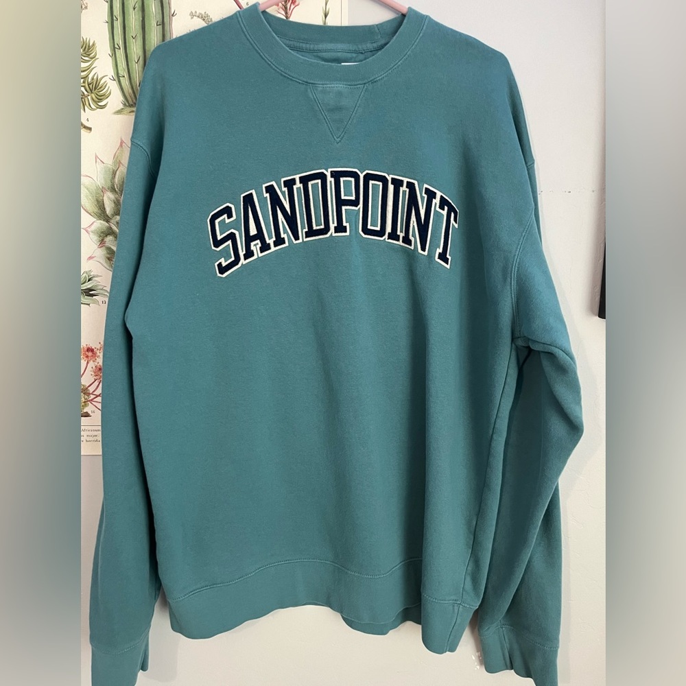 Teal blue embroidered logo crew neck. Size XL
